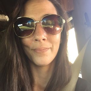 Meet your Posher, Dana